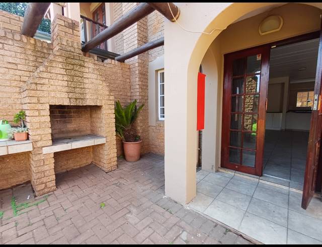 3 BEDROOM DUPLEX RENTED IN KENLEAF